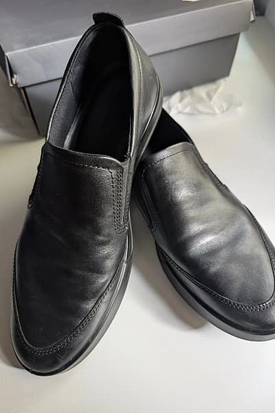 Scarpe slip-on ECCO in pelle nera, taglia EU 46/UK 11,5 by ECCO — pre-loved on Thrifted.mt