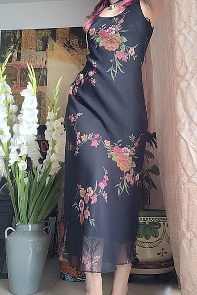 Ilbies maxi iswed ġdid fjamant bil-fjuri by Virgo — pre-loved on Thrifted.mt