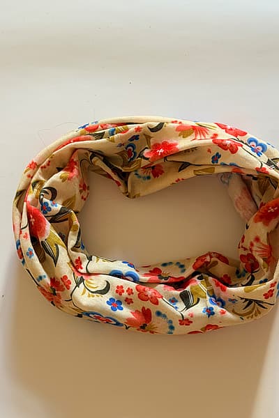 Fascia per capelli in tessuto con motivo floreale — pre-loved on Thrifted.mt