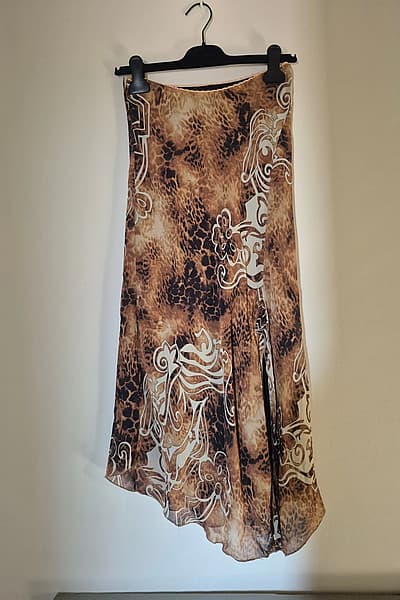 Gonna midi con stampa leopardata — pre-loved on Thrifted.mt