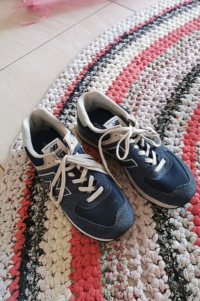 New Balance 574 blu navy, taglia 39 by New Balance  — pre-loved on Thrifted.mt