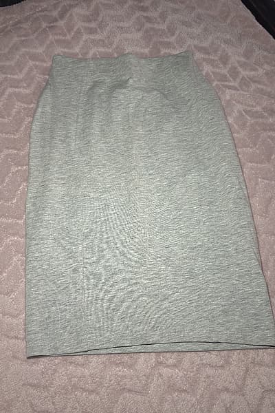 Dbielet Midi Griża by Terranova — pre-loved on Thrifted.mt