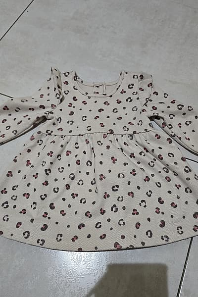 Vestido con estampado de leopardo para niña de Matalan — pre-loved on Thrifted.mt