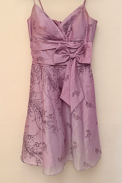 Vestido de fiesta con estampado floral lila by Josh & Jazz — pre-loved on Thrifted.mt