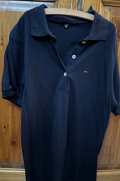Maglietta Tommy Hilfiger by Tommy Hilfiger — pre-loved on Thrifted.mt