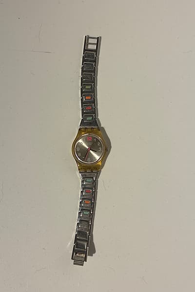 Arloġġ Swatch vintage, ħoloq b'ħafna kuluri by Swatch — pre-loved on Thrifted.mt