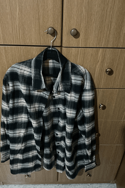 Camicia di flanella a maniche lunghe a quadri — pre-loved on Thrifted.mt