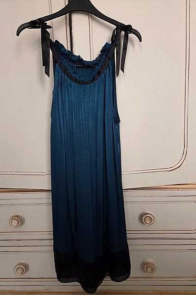 Ilbies midi blu b'ruffle Sisley by Sisley — pre-loved on Thrifted.mt